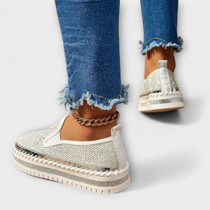 Вада – Тапочки, украшенные камнями