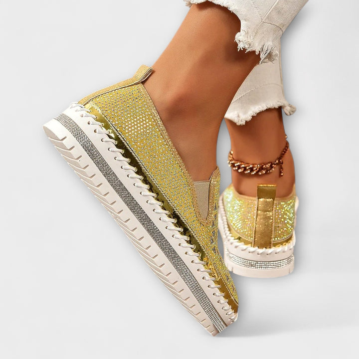 Вада – Тапочки, украшенные камнями