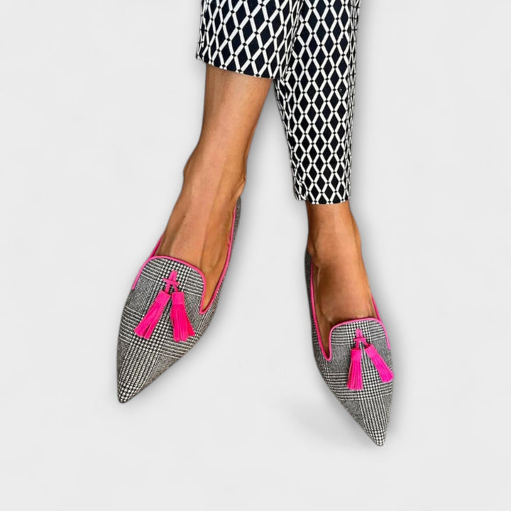 Yara – Черные туфли с острым носом