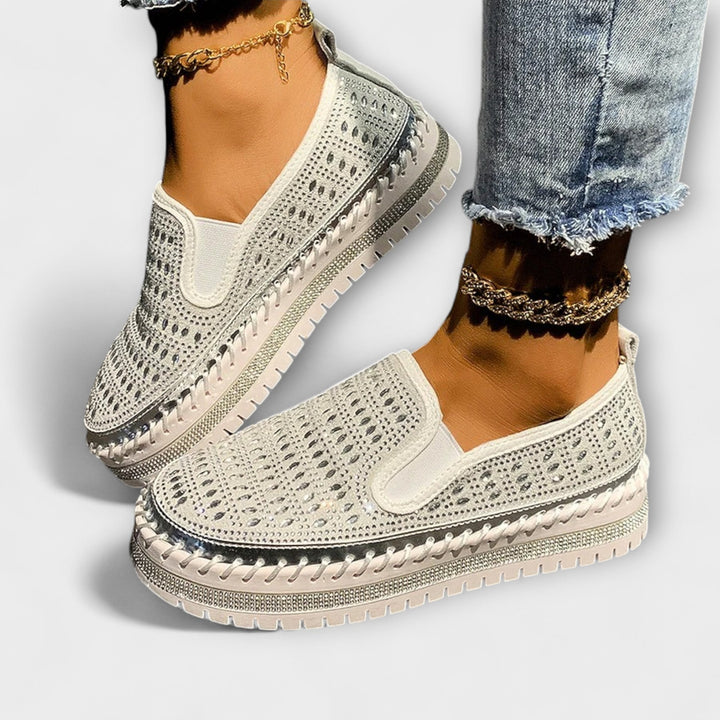 Кенна – Круглый носок, украшенный камнями